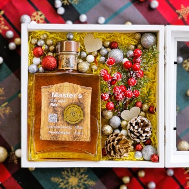 Cretan Treasure Xmas Gift – Wooden display box with glass, featuring aged premium tsikoudia.